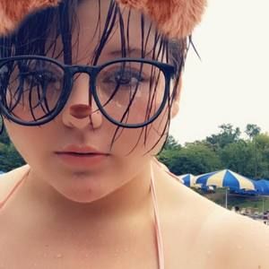 Meet your Posher, Destinee